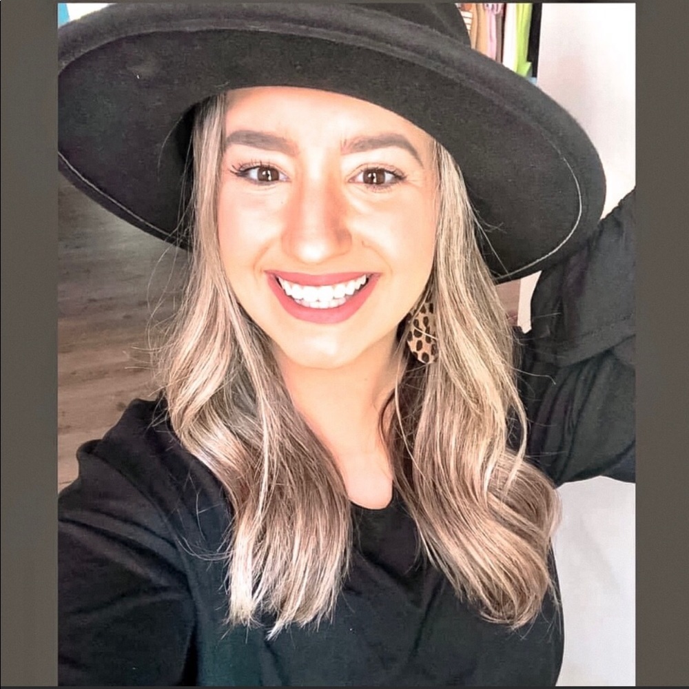 Meet your Posher, Brittney